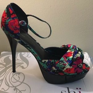 Multi color platform